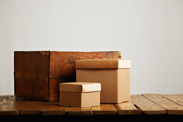Blank corrugated cardboard boxes with vintage wooden box - Fotografie, Obrázek