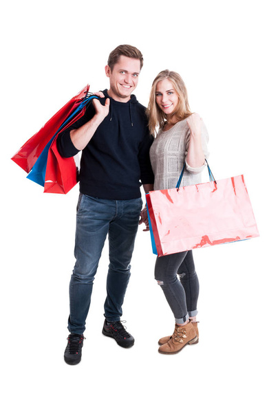 Cuerpo completo de pareja sosteniendo montón de bolsas de compras
 - Foto, Imagen