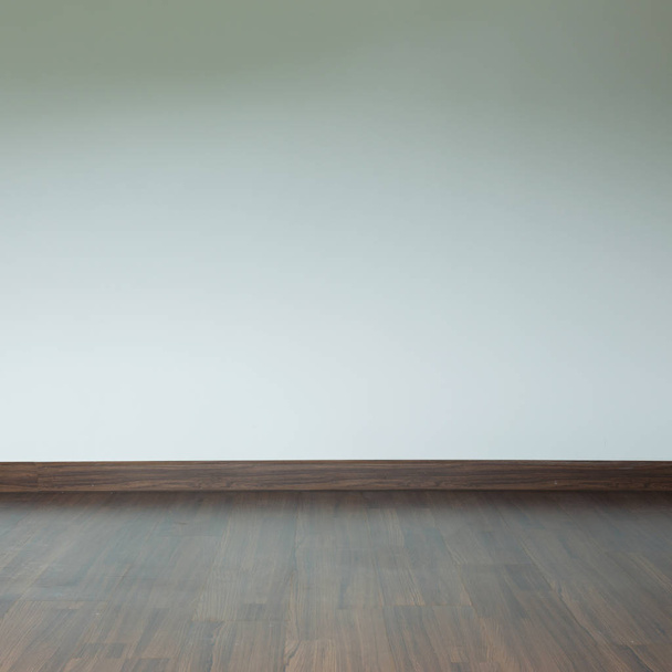 interno stanza vuota, pavimento in laminato di legno marrone e malta bianca
  - Foto, immagini