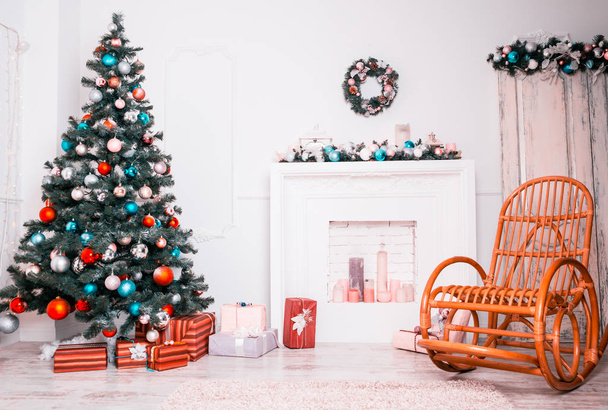 decorated Christmas Tree and rocking chair - Φωτογραφία, εικόνα