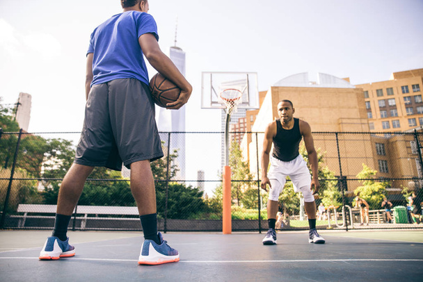 Basketball players training on court - Valokuva, kuva