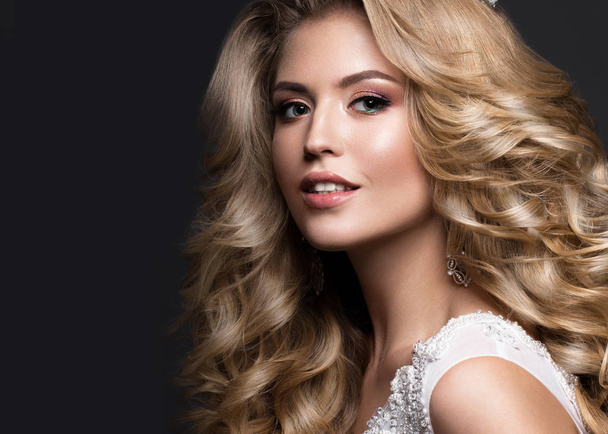 Beautiful blonde bride in wedding image with curls and crown. Beauty face. - Φωτογραφία, εικόνα