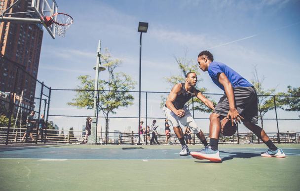 Basketball players training on court - Foto, Bild