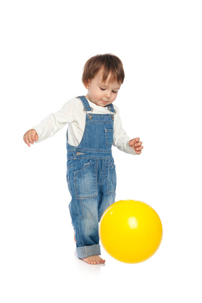 çocuk ve topu - Fotoğraf, Görsel
