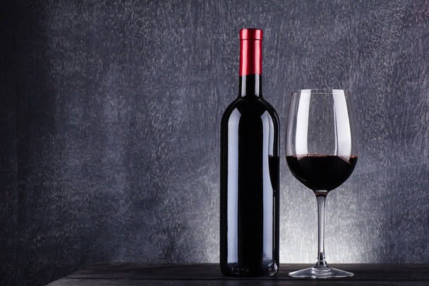 Bottle of red wine - Foto, imagen