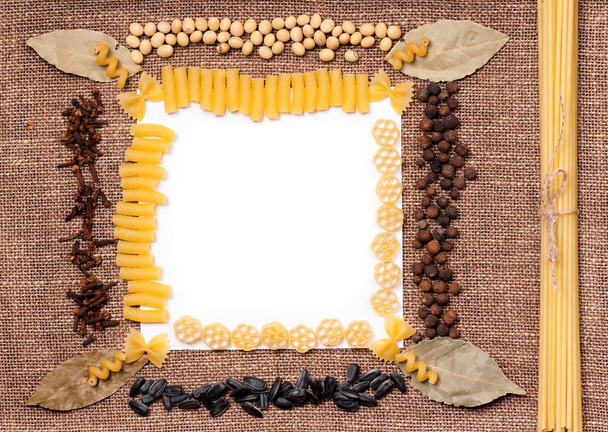 Ruwe macaroni frame voor tekst - Foto, afbeelding