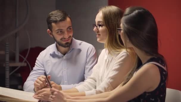 Group of Students Have a Friendly Study Discussion - Filmati, video