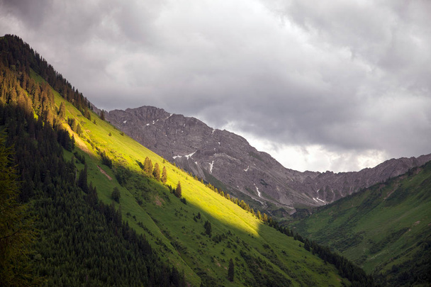 Csodálatos alpesi táj, Berwang, Ausztria - Fotó, kép