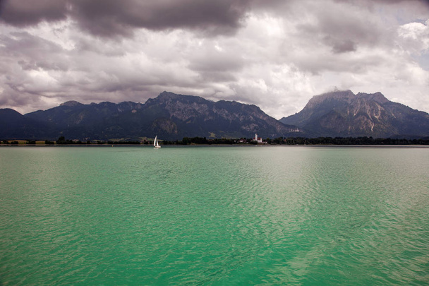 Boote und Blick auf den Forggensee, Deutschland - Foto, Bild