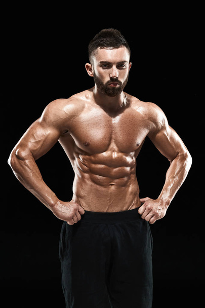 Muscular bodybuilder guy doing posing - Zdjęcie, obraz