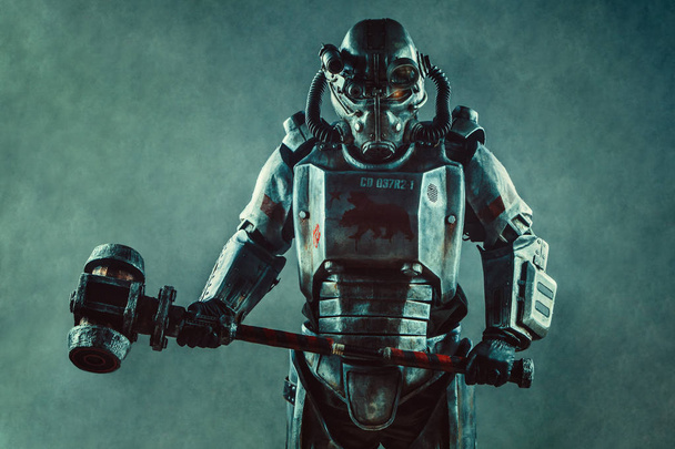 Soldato futuristico in armatura d'acciaio con il cyber punk hummer
. - Foto, immagini
