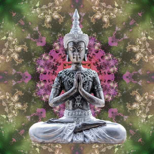 Estatua de Buda en madala
 - Foto, imagen