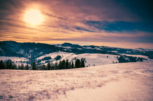 Winter sunset mountain landscape.  - Foto, Imagem