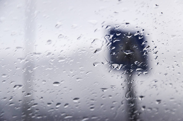 krople deszczu na oknie - Zdjęcie, obraz