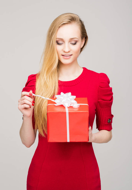 teenage girl with Christmas gift box - Фото, изображение