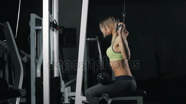 Athletic girl do Wide-Grip Pulldown Behind The Neck in a gym - Video