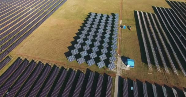 Solar batterijen op de zonne-energie fabriek - Video
