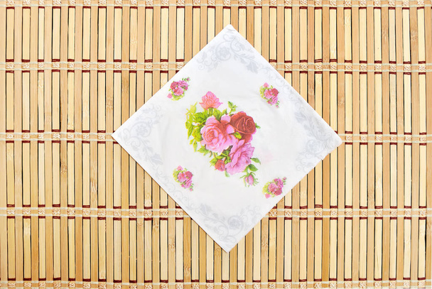 Ткань на бамбуковом коврике
 - Фото, изображение