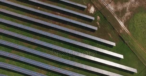 Солнечные батареи на поле
 - Кадры, видео