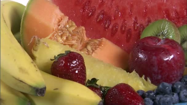 Spinnteller mit verschiedenen Früchten - Filmmaterial, Video