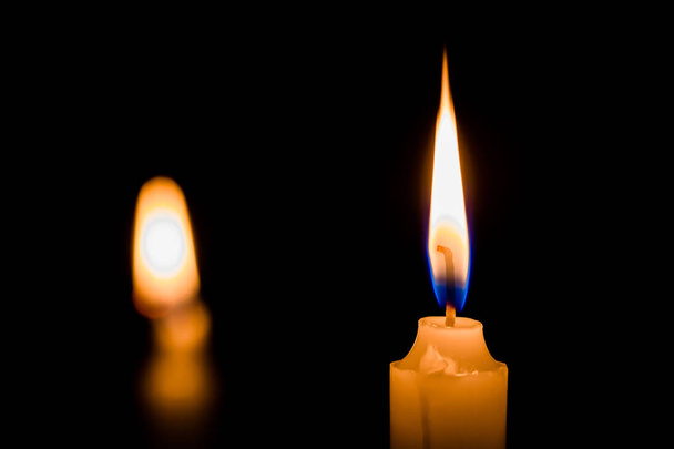 Ανάψτε ένα κερί καίει - Φωτογραφία, εικόνα