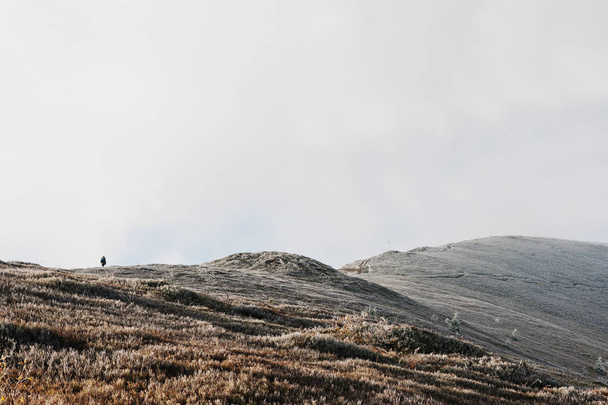 Man on top of frost hill, walking up. Amazing scenery of people  - Foto, Bild