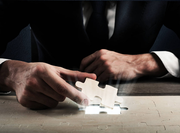 Businessman completing  a puzzle - Photo, Image