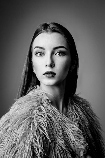 woman in fur coat - Valokuva, kuva