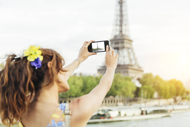 Young woman visiting Paris - Photo, image