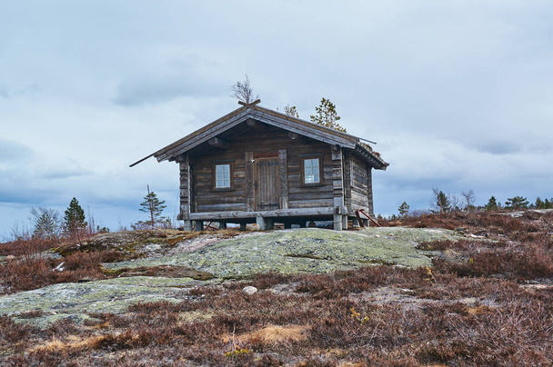 das historische, traditionelle Ferienhaus in den norwegischen Bergen - Foto, Bild