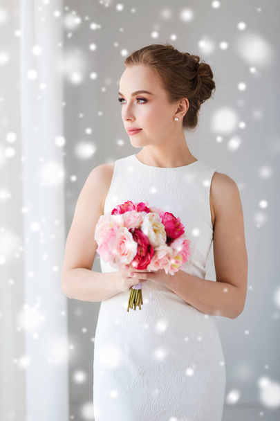 bride or woman in white dress with flower bunch - Zdjęcie, obraz