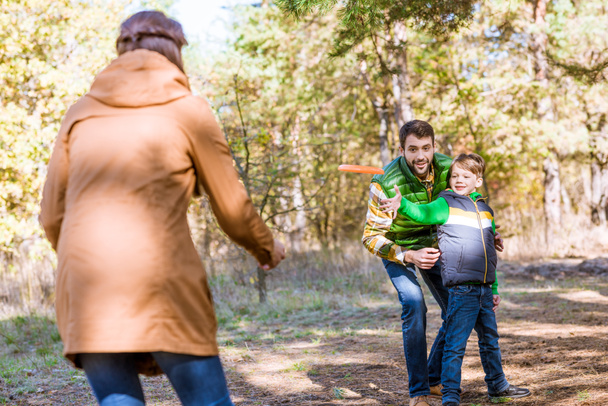 Happy family playing with frisbee  - 写真・画像