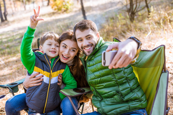 Happy family taking selfie - Foto, Imagem