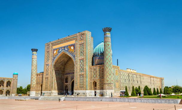 Sher Dor medrese Registan Meydanı'Semerkand, Özbekistan - Fotoğraf, Görsel