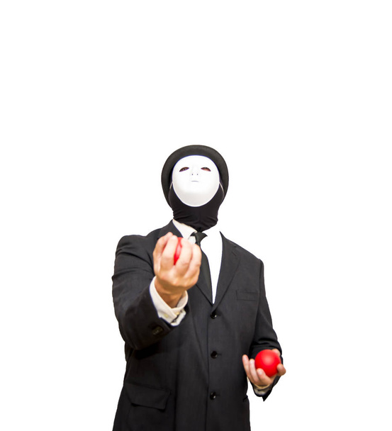 Empresario con máscara blanca y sombrero Malabares con bolas rojas
 - Foto, imagen