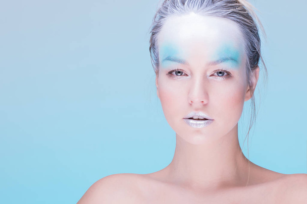 Model in creative image with silver blue artistic make-up - Foto, Bild