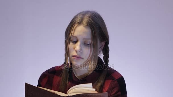 Bored teen girl reading book. 4K UHD - Кадри, відео