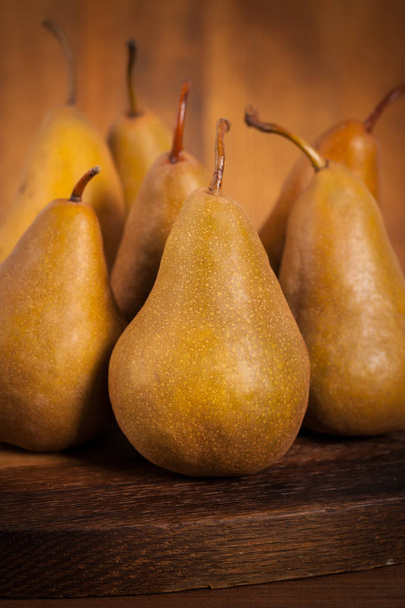 Pears on a Wooden Table - Foto, immagini