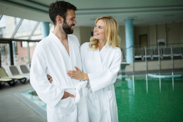 Couple enjoying spa wellness treatments - Foto, afbeelding