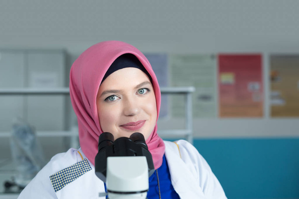 muslim lab worker  - Fotó, kép