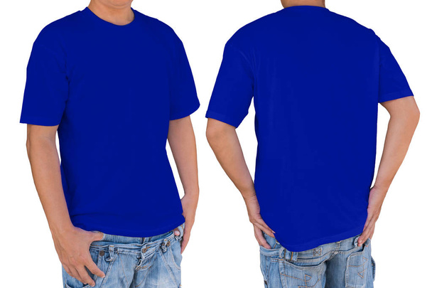 Man met lege resolutie blauw t-shirt met uitknippad, fr - Foto, afbeelding