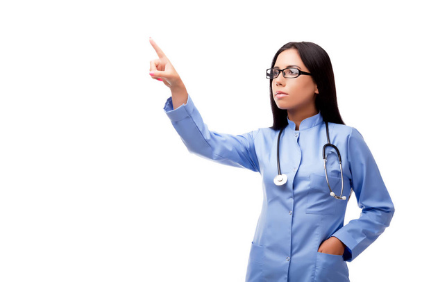 Jonge vrouwelijke arts in medisch concept geïsoleerd op wit - Foto, afbeelding