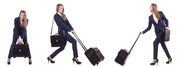 Νεαρή επιχειρηματίας με βαλίτσα απομονωμένη σε λευκό - Φωτογραφία, εικόνα