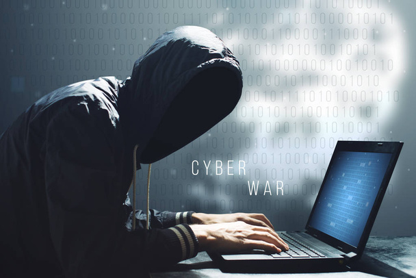 Χάκερ με laptop έναρξη επίθεση στον κυβερνοχώρο - Φωτογραφία, εικόνα