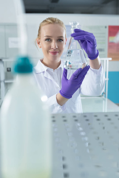 Female researcher in a lab - Fotoğraf, Görsel