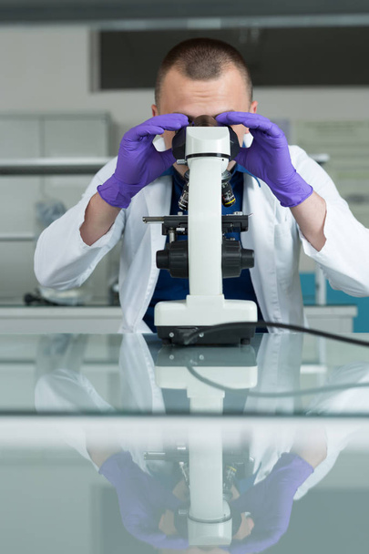 Young scientist working at laboratory - Foto, Imagem