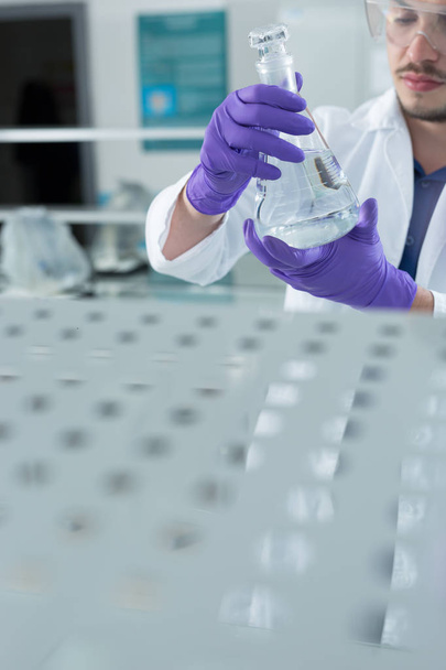 scientist working in laboratory - Фото, изображение
