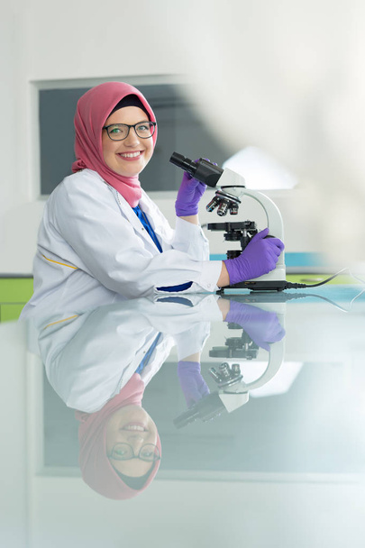 muslim lab worker  - Fotó, kép