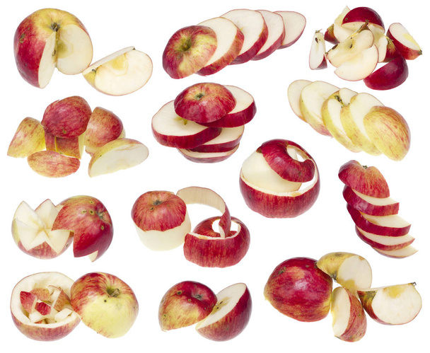 Τα μήλα είναι κομμένα σε διάφορα κομμάτια δημιουργικά απομονωμένοι - Φωτογραφία, εικόνα