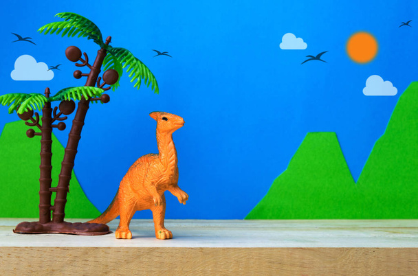 Modelo de brinquedo de dinossauro Parasaurolophus em modelos selvagens fundo
 - Foto, Imagem